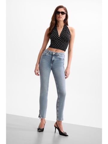 GUESS Skinny Jeans in Blue
