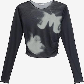 T-shirt Bershka en noir : devant