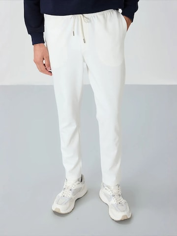 Tommy Life Tapered Workout Pants 'Jogginghose' in White