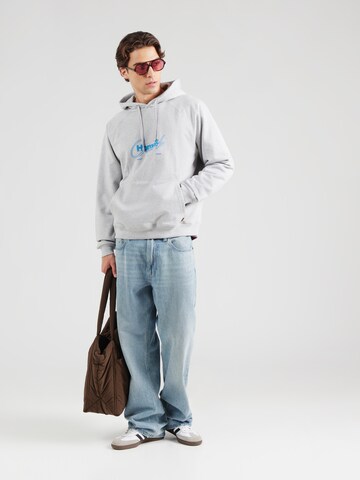 Woodbird Sweatshirt 'Paw Curb' i grå