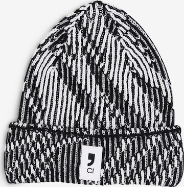 comma casual identity Beanie in Black: front