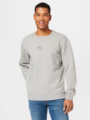 MADS NORGAARD COPENHAGEN Sweatshirt in Grijs: voorkant