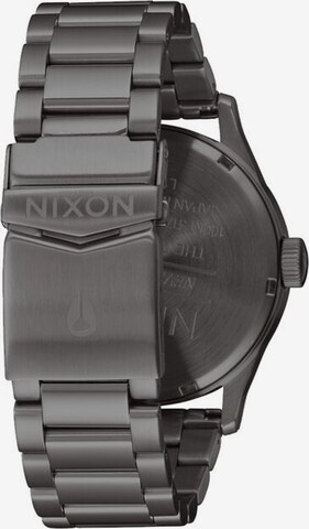 Nixon Analoguhr in Grau