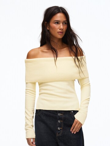 Bershka Sweater in Yellow: front