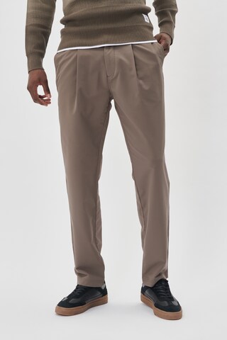 Matinique Regular Chinohose 'Hart' in Beige: Vorderseite