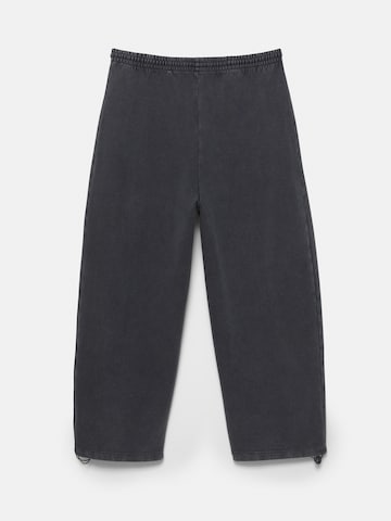 Pull&Bear Tapered Broek 'STWD' in Zwart