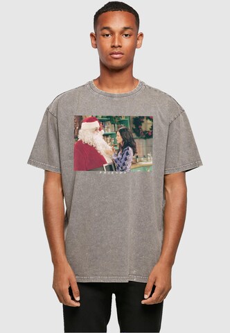 ABSOLUTE CULT Shirt 'Friends - Santa Chandler' in Grijs: voorkant