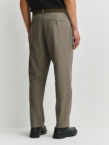 Next Свободный крой Брюки со складками в Зеленый