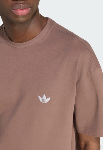 ADIDAS ORIGINALS - Camiseta 'Trefoil Essentials Spacer' en marrón