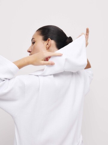 Accappatoio lungo di Marks & Spencer in bianco