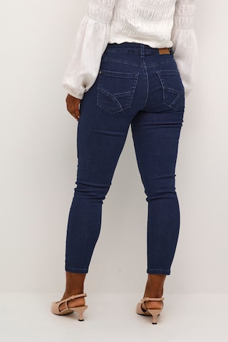 Coupe slim Jean 'Holly' Cream en bleu