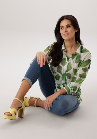 Aniston SELECTED Slimfit Jeans in Blau