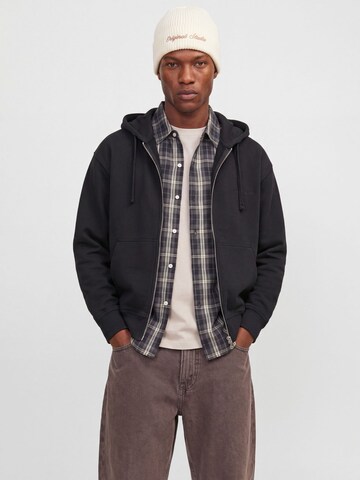 Veste de survêtement JACK & JONES en noir : devant