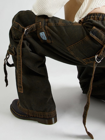 BDG Urban Outfitters Avar lõige Klapptaskutega teksapüksid, värv pruun
