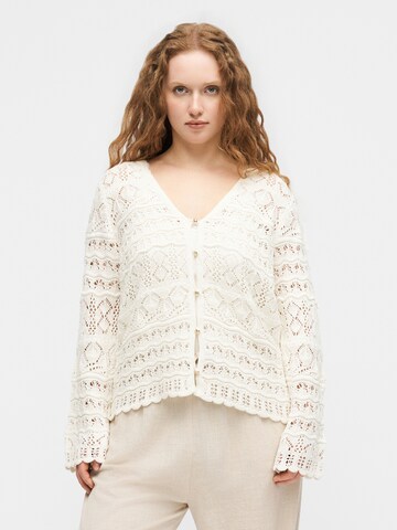 ONLY Carmakoma Gebreid vest 'CARCOLETTE' in Beige: voorkant