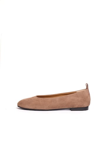 Flarelle Ballerina 'Morina' in Beige: front