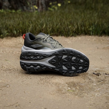 Chaussure de course 'Tracefinder Plus' ADIDAS TERREX en vert