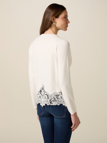 Pullover di oltre in bianco