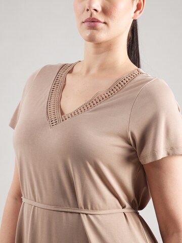 Robe 'VMCSAVANNAH' Vero Moda Curve en beige