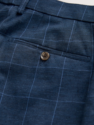 Slimfit Pantaloni con piega frontale di Next in blu