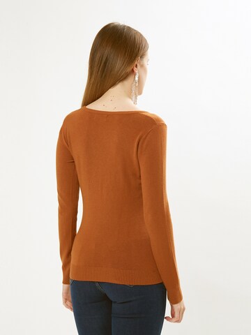 Influencer Pullover in Braun