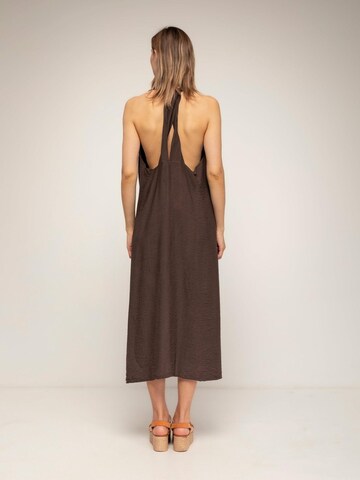 Tantra Jurk 'vestido amplio midi con cuello halter (Brown)' in Bruin