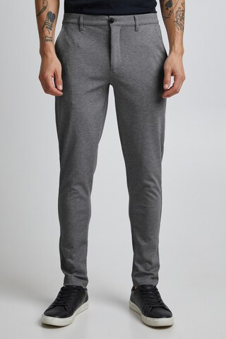 Coupe slim Pantalon chino 'DAVE  BARRO' !Solid en gris : devant