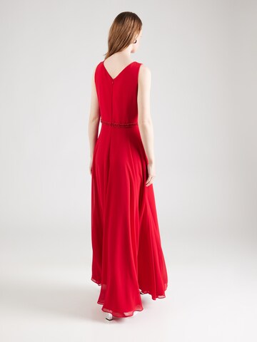 Rochie de seară de la Vera Mont pe roșu