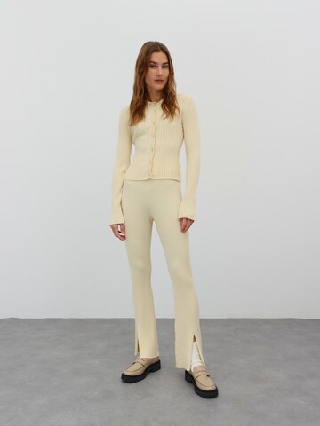 Flared Pantaloni 'Enora' di EDITED in beige