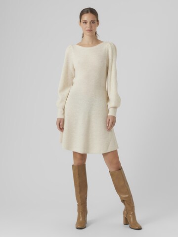 VERO MODA Strikkjole i beige: forside