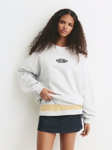 Sweat-shirt 'PACIFIC' Pull&Bear en gris : devant