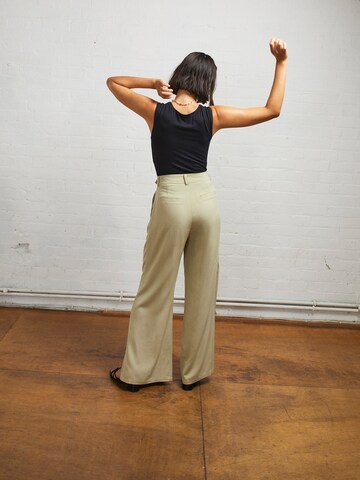 Wide Leg Pantalon à pince 'Edna' Aligne en vert