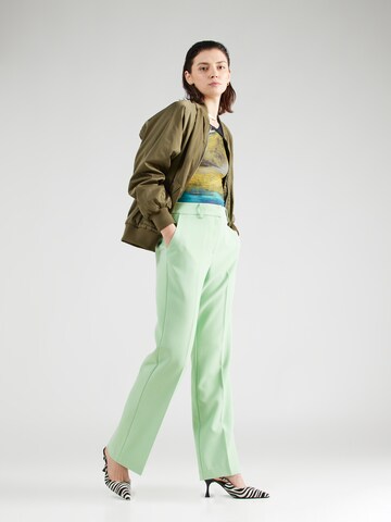 Regular Pantalon à plis 'LIKKA' Y.A.S en vert
