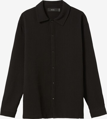 Bershka Regular fit Button Up Shirt in Black: front