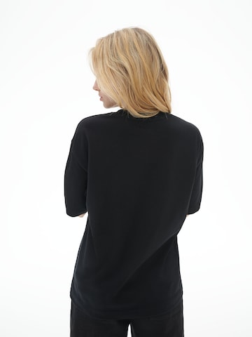 Tricou 'Heather' de la LENI KLUM x ABOUT YOU pe negru