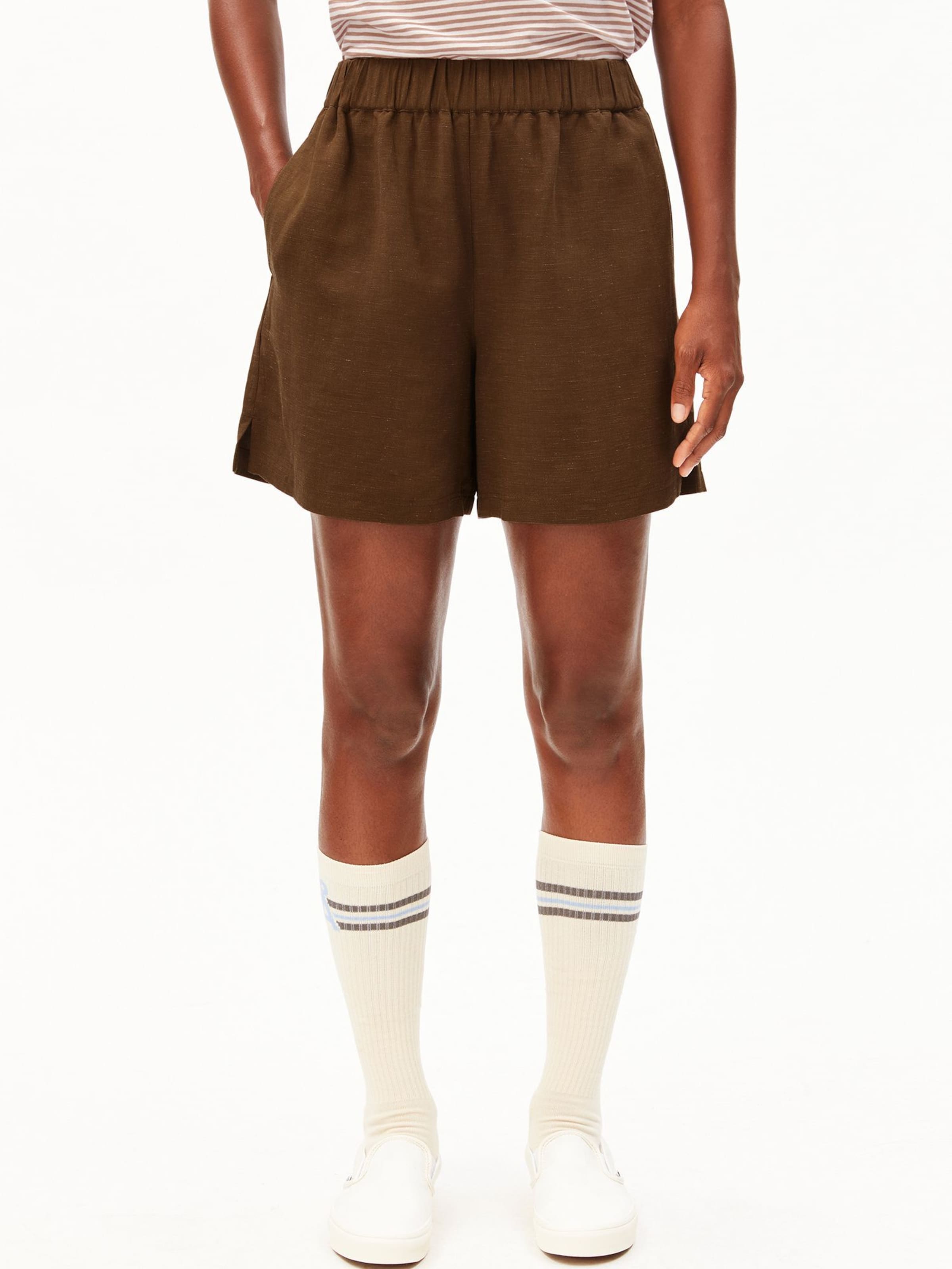 ARMEDANGELS Loose fit Trousers in Green: front