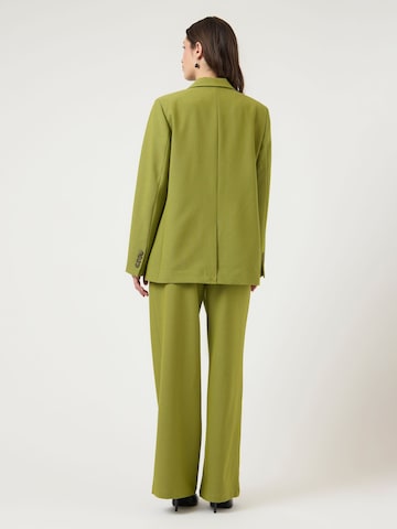 YAS Loose fit Trousers with creases 'REEMAJ' in Green