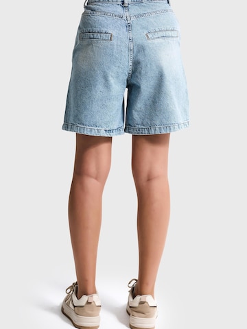 IT'S BASIC Regular Jeans 'BERMUDA DENIM SHORT' in Blauw