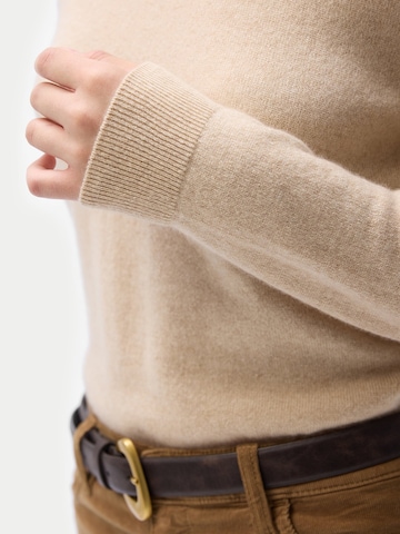 GOBI Cashmere Tröja 'Women's Essential Cashmere Mock Neck Sweater' i beige