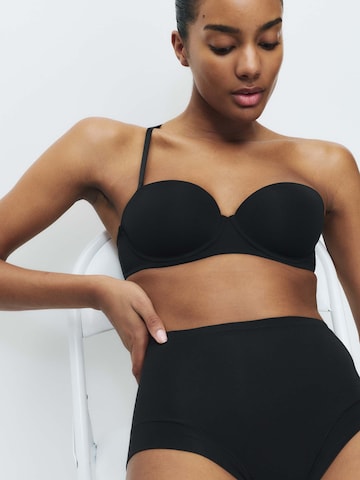 Bustino Reggiseno di Marks & Spencer in beige