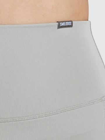 Coupe slim Leggings 'Lissa' Smilodox en gris