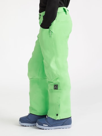 Regular Pantaloni sport de la O'NEILL pe verde