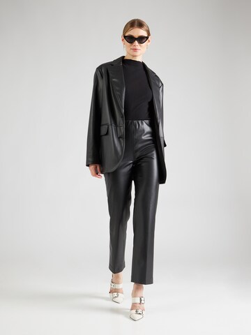 Regular Pantalon 'BY DAJA' b.young en noir