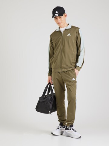 Completo per l'allenamento di ADIDAS SPORTSWEAR in verde: frontale