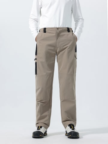 Youthup Cargo Pants in Green: front