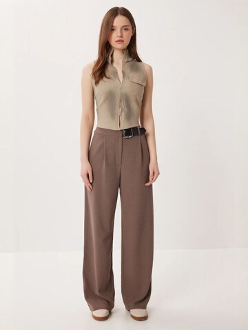 Wide leg Pantaloni di Happiness İstanbul in beige