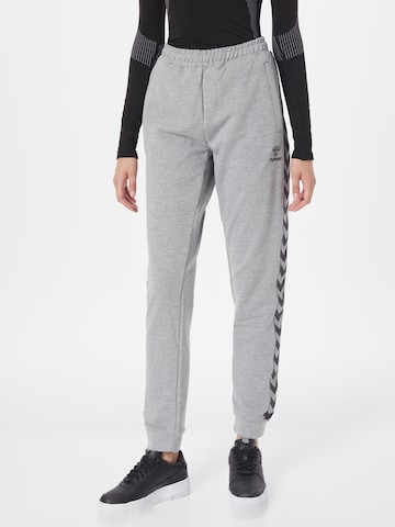 Hummel Tapered Sportbroek in Grijs: voorkant