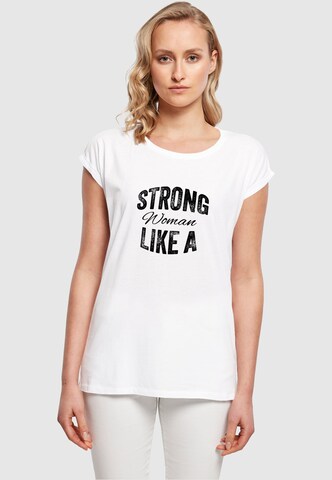 Merchcode Shirt 'WD - Strong Like A Woman' in Wit: voorkant