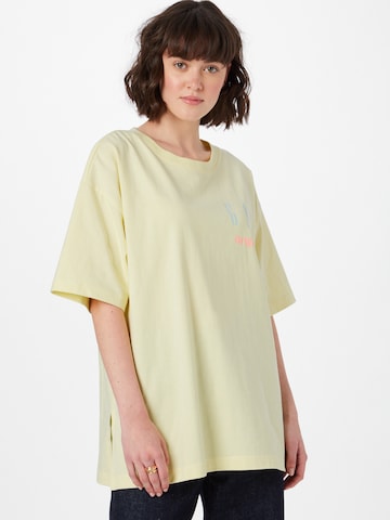 T-shirt GAP en jaune : devant