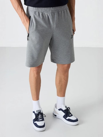 regular Pantaloni di Tommy Life in grigio: frontale